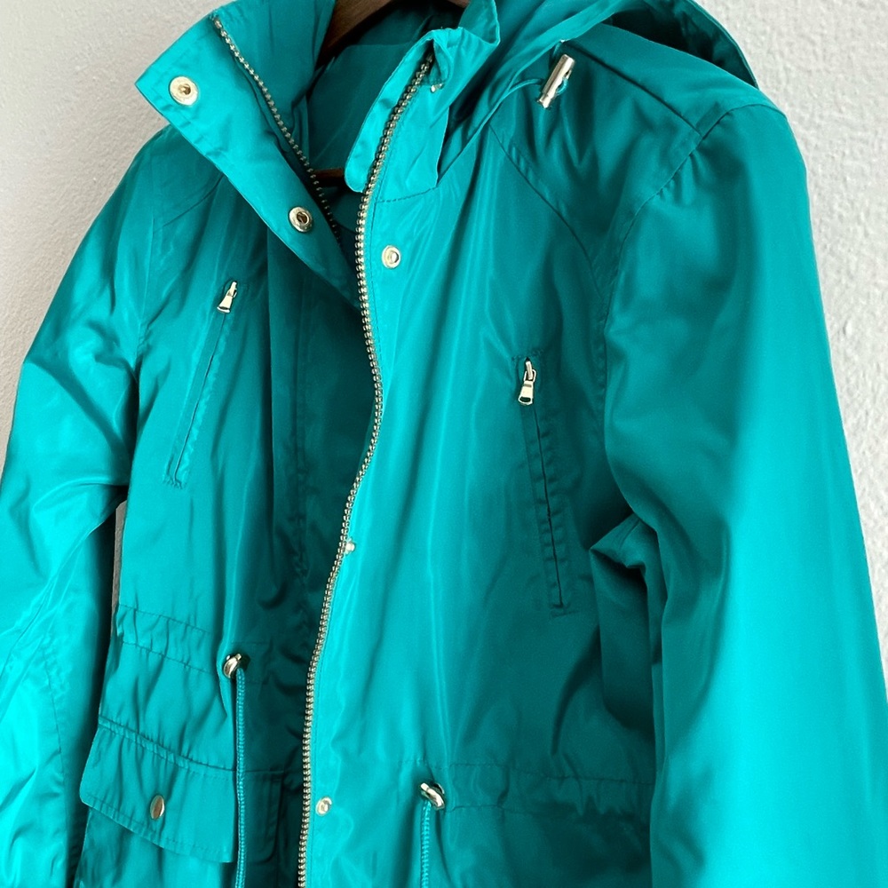 Rain coat